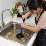 8 Cara Mengatasi Bak Cuci Piring Mampet